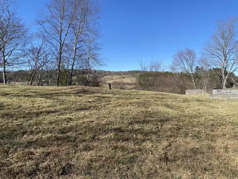 165 Sunnyvale Rd, Hillsville, VA 24343