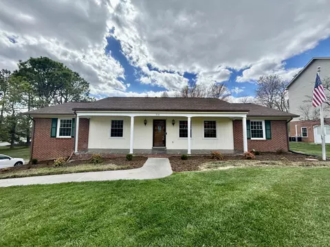 318 Stonebridge Dr, Vinton, VA 24179