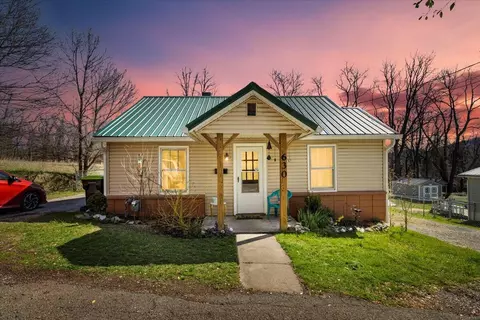 630 Lafayette St, Pulaski, VA 24301