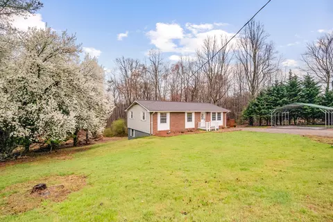 201 Woodlin Ln, Stuart, VA 24171 photo 4