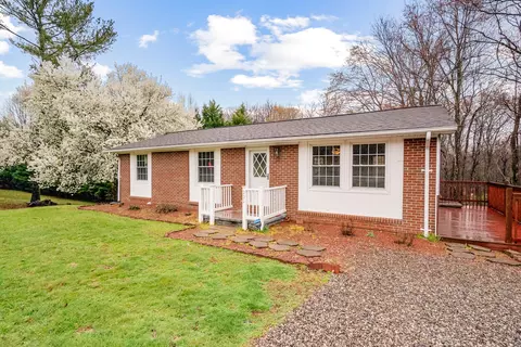 201 Woodlin Ln, Stuart, VA 24171
