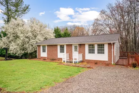 201 Woodlin Ln, Stuart, VA 24171 photo 2