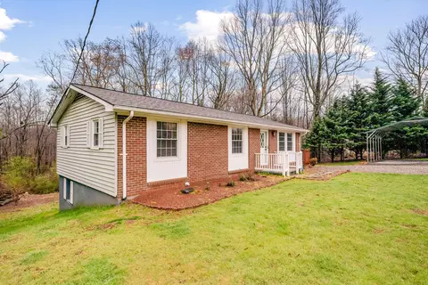 201 Woodlin Ln, Stuart, VA 24171 photo 3
