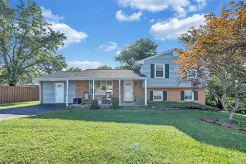 906 Pedigo Ln, Vinton, VA 24179