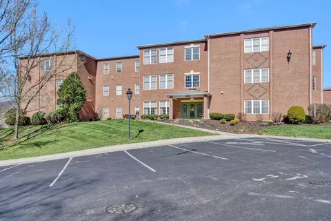 3045 Mcvitty Forest Dr #318, Roanoke, VA 24018