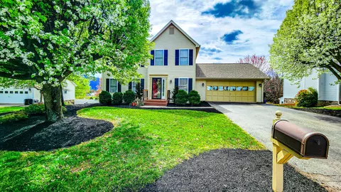 5015 Orchard Park Dr, Roanoke, VA 24019