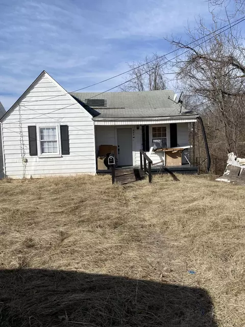 402 S College St, Martinsville, VA 24112
