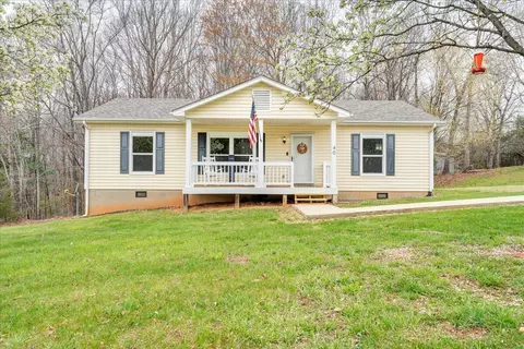 40 Riverside Dr, Rocky Mount, VA 24151