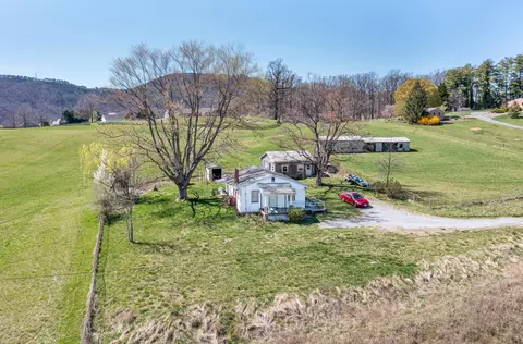 264 Glebe Hill Dr, Daleville, VA 24083