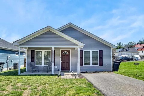 300 9th St, Vinton, VA 24179