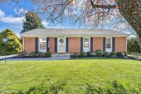 3923 St James Cir SW, Roanoke, VA 24018