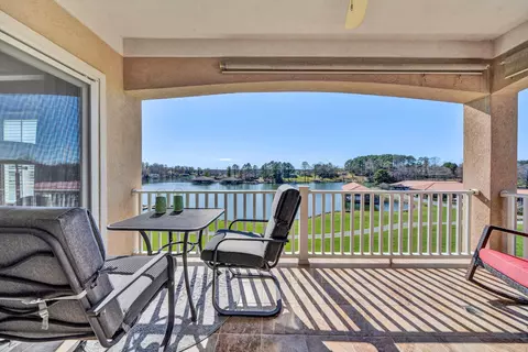 1929 Bridgewater Bay Dr, Moneta, VA 24121