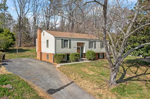 3723 Hummingbird Ln, Roanoke, VA 24018