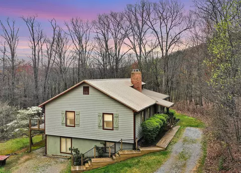 879 Aps Knob Rd, New Castle, VA 24127