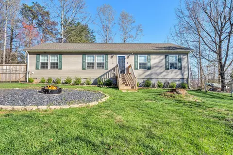457 Sleepy Hollow Dr, Wirtz, VA 24184