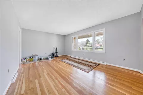 429 E Madison St, Covington, VA 24426 photo 3