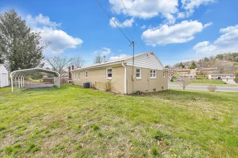 429 E Madison St, Covington, VA 24426 photo 34