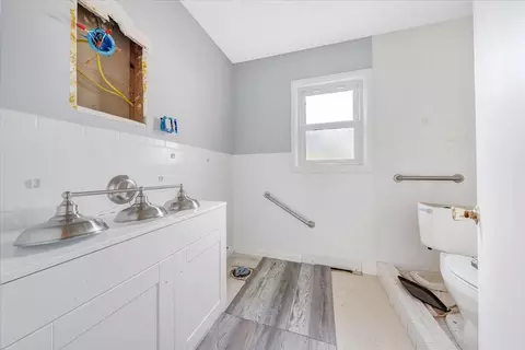 429 E Madison St, Covington, VA 24426 photo 10