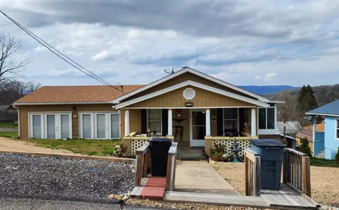 308 E Michigan St, Covington, VA 24426