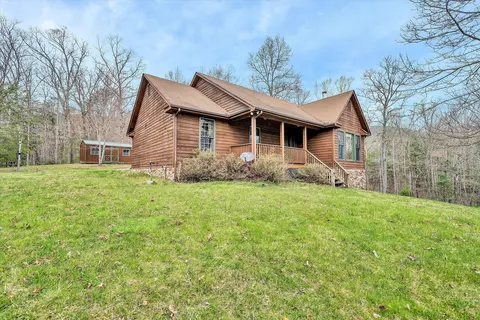 245 Hickory Ln, New Castle, VA 24127
