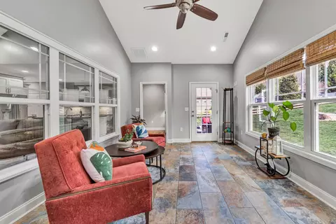 Living - 2483 Wolf Run, Vinton, VA 24179 photo 9 of 10