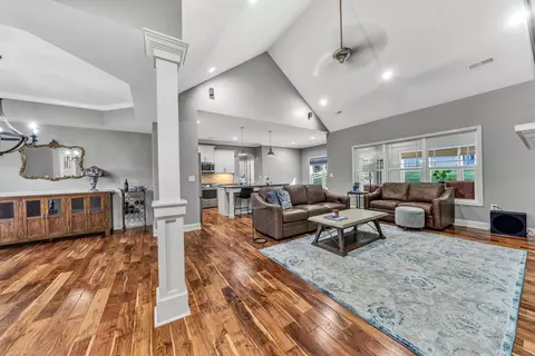Living - 2483 Wolf Run, Vinton, VA 24179 photo 4 of 10