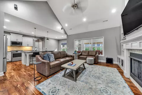 Living - 2483 Wolf Run, Vinton, VA 24179 photo 5 of 10