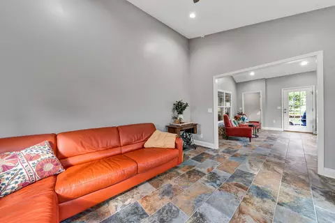 Living - 2483 Wolf Run, Vinton, VA 24179 photo 8 of 10