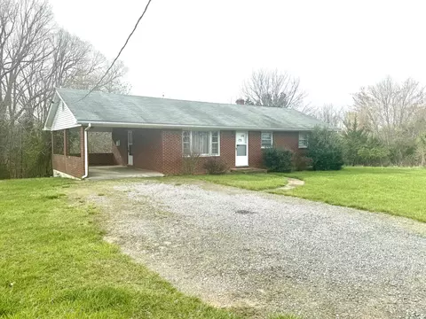 1318 Hickory Cove Ln, Moneta, VA 24121