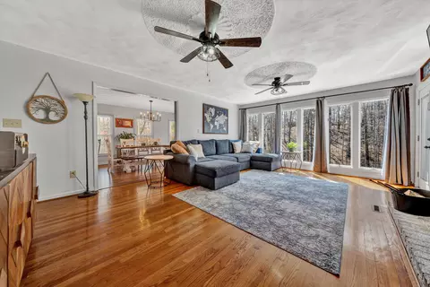 Living - 210 Brookledge Dr, Vinton, VA 24179 photo 4 of 6