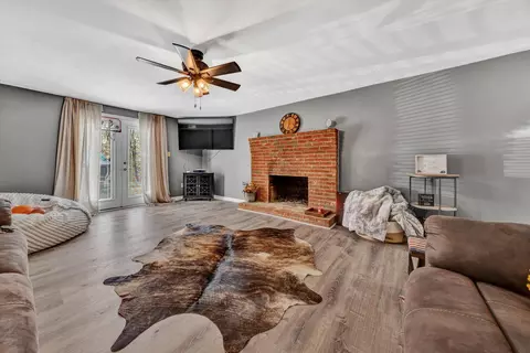 Living - 210 Brookledge Dr, Vinton, VA 24179 photo 6 of 6