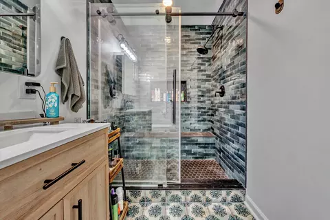 Bath - 210 Brookledge Dr, Vinton, VA 24179 photo 5 of 5