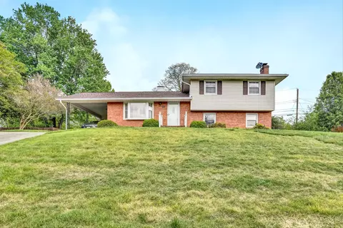 5425 Lakeland Dr, Roanoke, VA 24018