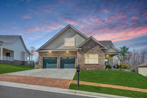 7048 Linn Cove Ct, Roanoke, VA 24018