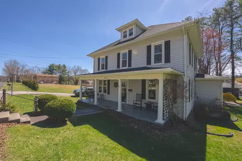 313 E Oxford St NE, Floyd, VA 24091