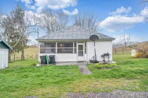 7494 Bending Oak Dr, Catawba, VA 24070