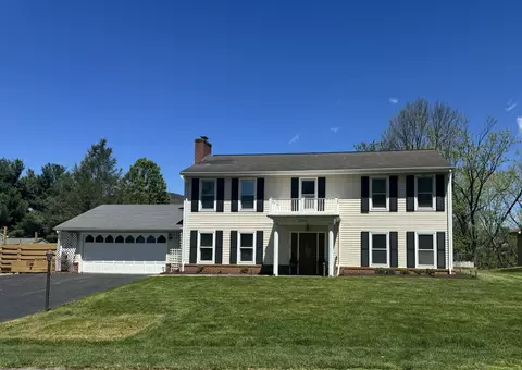 8126 Running Deer Ln, Roanoke, VA 24019