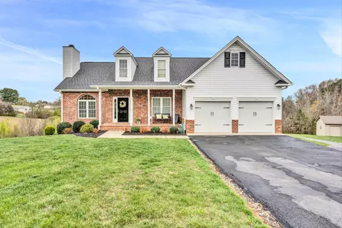 1122 Virginia Ridge Dr, Hardy, VA 24101