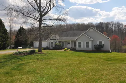 660 High Meadows Dr, Wirtz, VA 24184