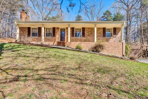 120 Waywood Hills Dr, Vinton, VA 24179