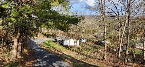 1013 E Dolly Ann Dr, Covington, VA 24426 photo 3