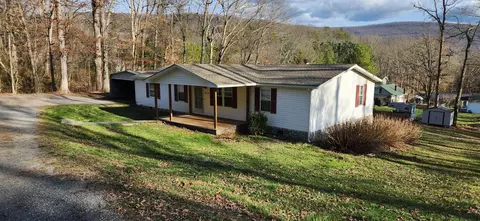 1013 E Dolly Ann Dr, Covington, VA 24426