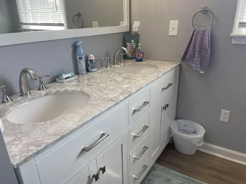 Bath - 1307 E Dolly Ann Dr, Covington, VA 24426 photo 5 of 6