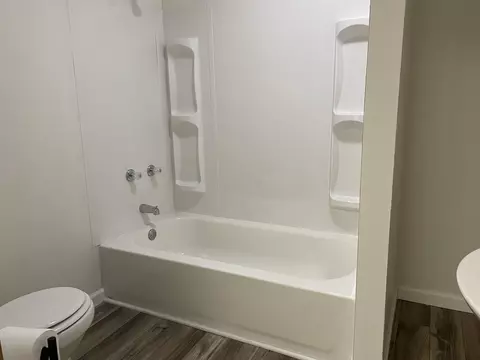 Bath - 1307 E Dolly Ann Dr, Covington, VA 24426 photo 6 of 6