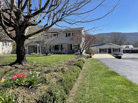 1307 E Dolly Ann Dr, Covington, VA 24426