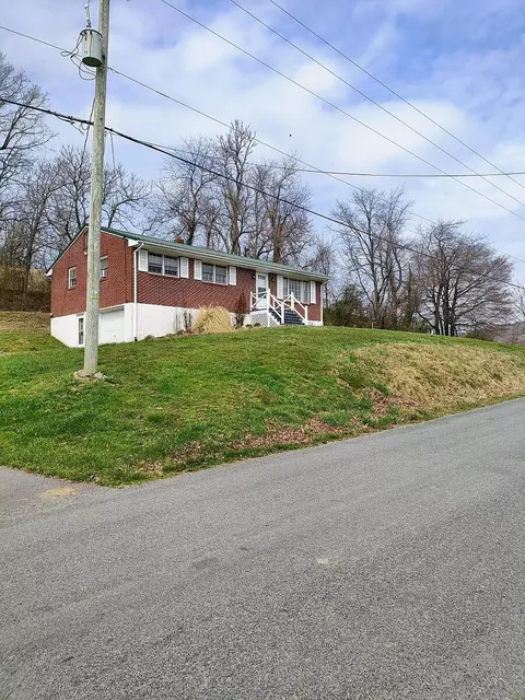 9755 Tinsley Ln, Bent Mountain, VA 24059
