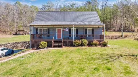 238 Hunters Dr, New Castle, VA 24127