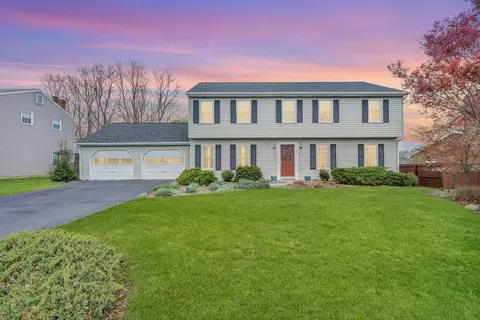 1649 Mill Pond Dr, Salem, VA 24153