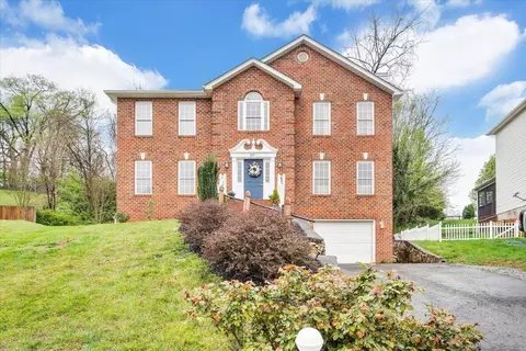 617 Crystal Anne Ln, Roanoke, VA 24019