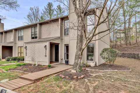 7110 Woods Crossing Dr, Roanoke, VA 24018